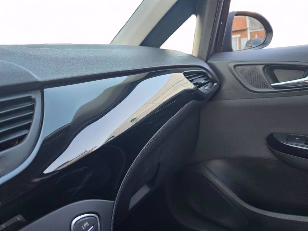 OPEL Corsa 1.4 90CV GPL Tech Coupé b-Color