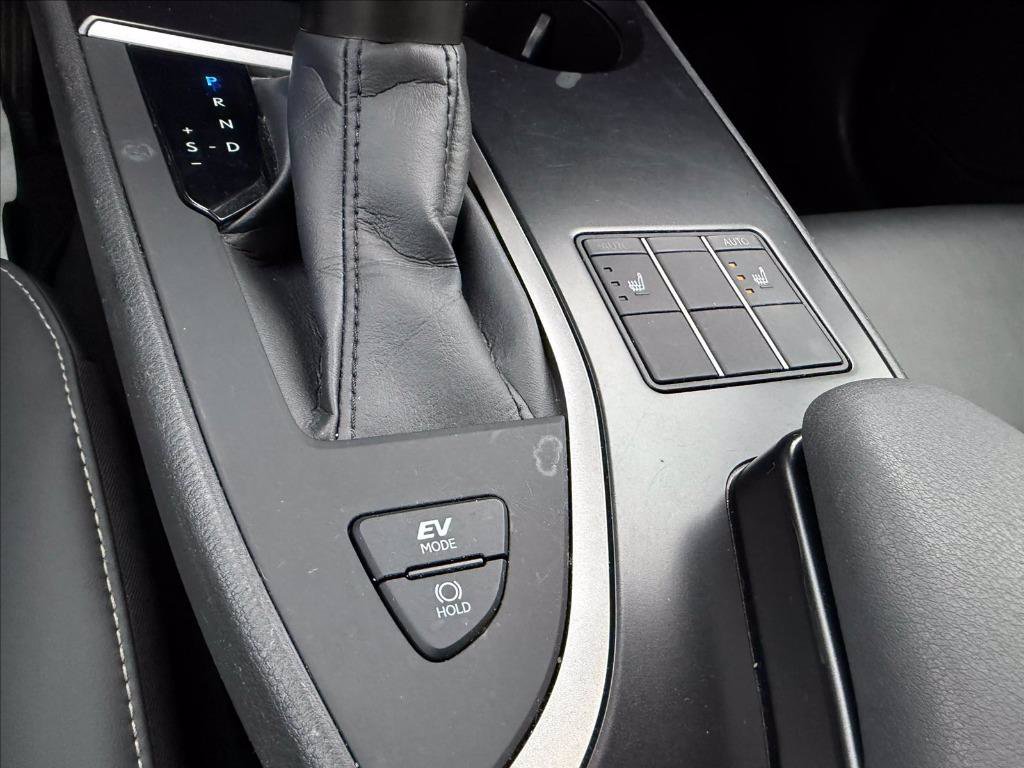 LEXUS UX Hybrid F Sport